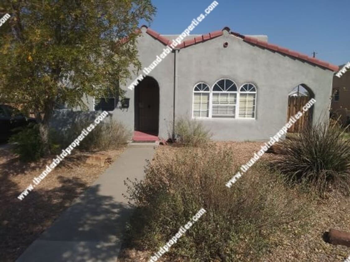 Primary Photo - 2 bedrooms, 1 bath, fenced yard near CNM, UNM