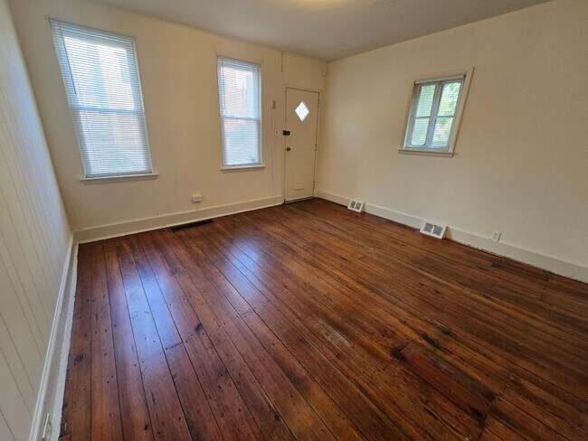 Foto del edificio - Large 2 bed 2 bath townhouse with huge pri...