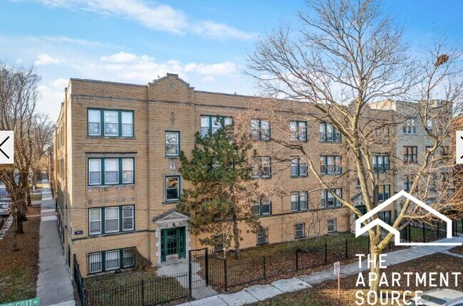 Building Photo - 5036 N Wolcott Ave