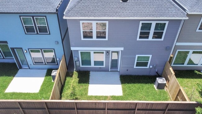 Building Photo - 2721 Brown Lk St