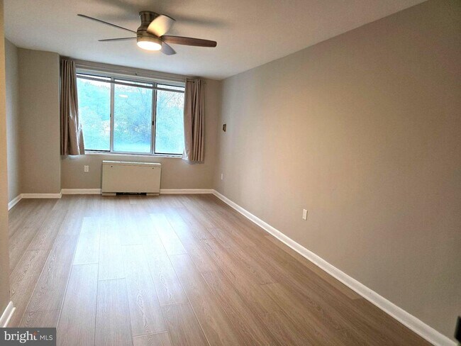 Foto del edificio - 10201 Grosvenor Pl