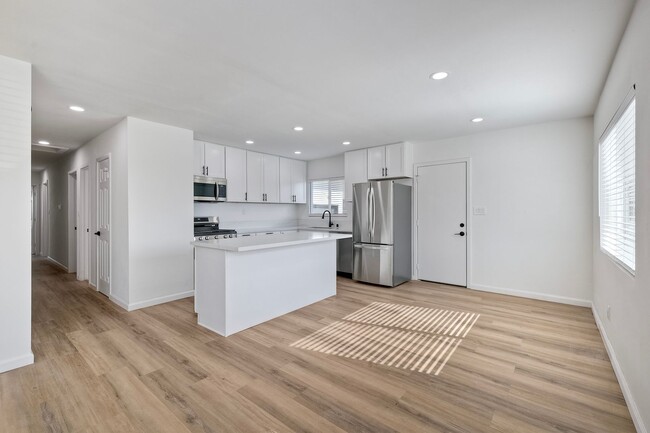 Foto del edificio - Beautiful Logan Heights Remodeled House