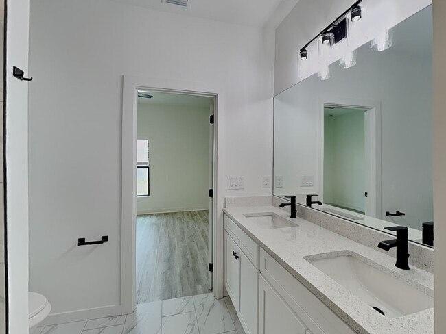 Foto del edificio - 4920 Jordan Ave S