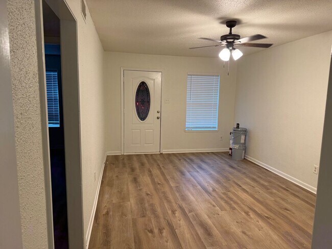 Building Photo - College Station -2 Bedroom 1 Bath duplex, ...