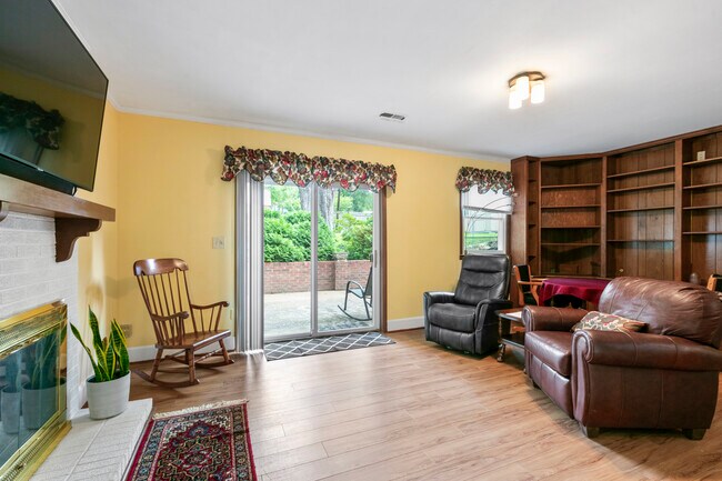Sliding door to Outdoor Patio - 101 Castlerock Dr