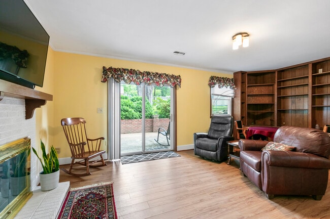 Sliding door to Outdoor Patio - 101 Castlerock Dr