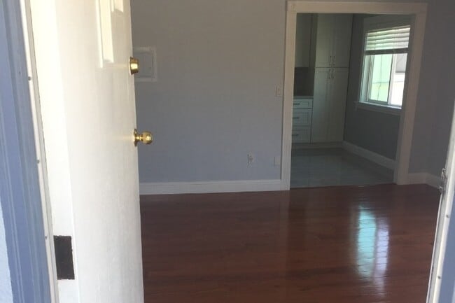 entrance to living room - 2110 Spaulding Ave