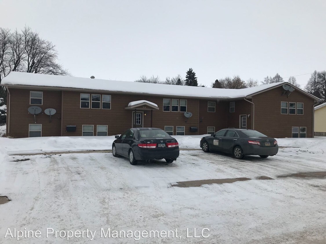Foto principal - 702 E 9th St