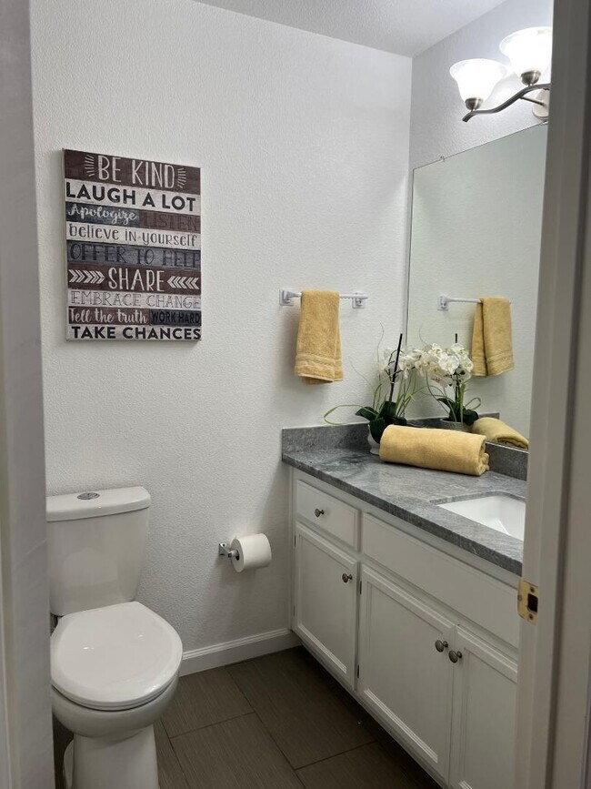 Building Photo - 1061 Summerain Ct