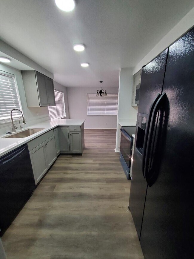 Building Photo - 14905 S Redwood Rd