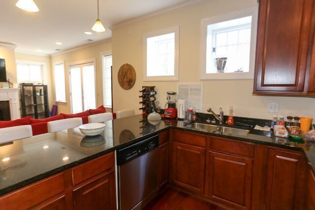 Building Photo - 4325 N Ashland Ave