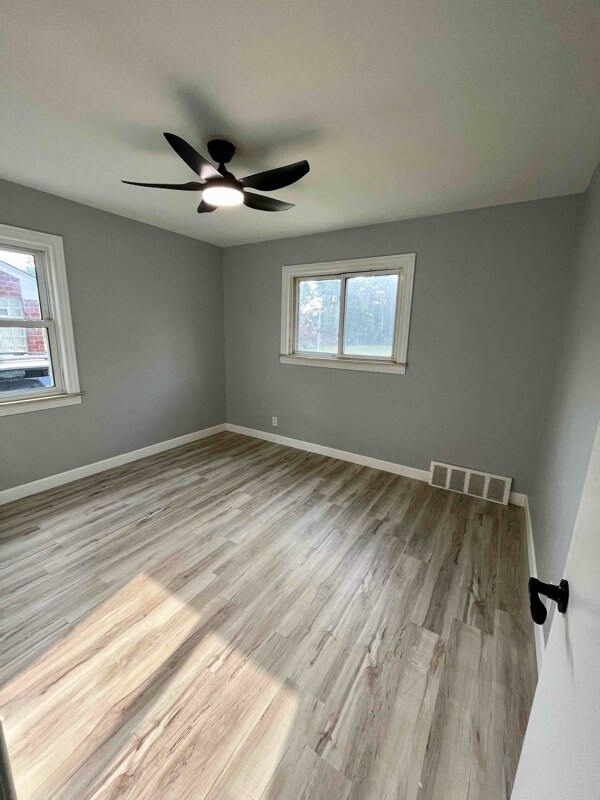 Building Photo - 1073 Colonial Dr