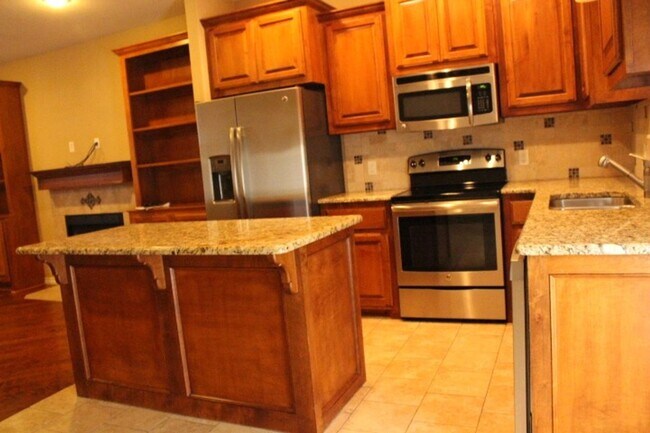 Building Photo - Great home located in Cache, Ok , never be...