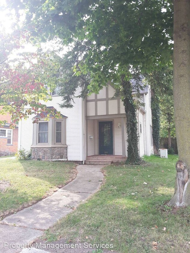 3 br, 1.5 bath House 611 S. 8th St