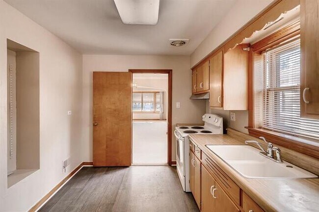 Building Photo - 9008 S. Utica Ave., Evergreen Park, IL, 60805