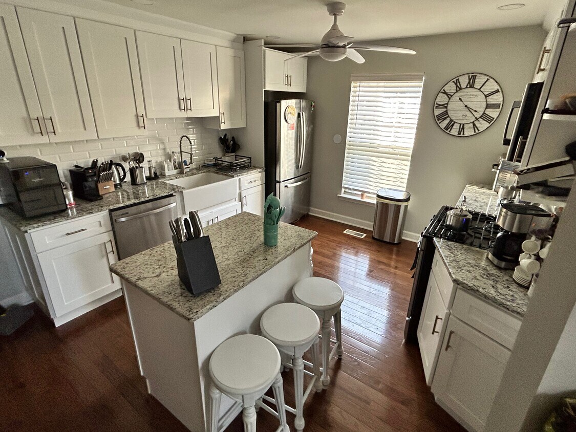 Primary Photo - 3002 Ashford Ct