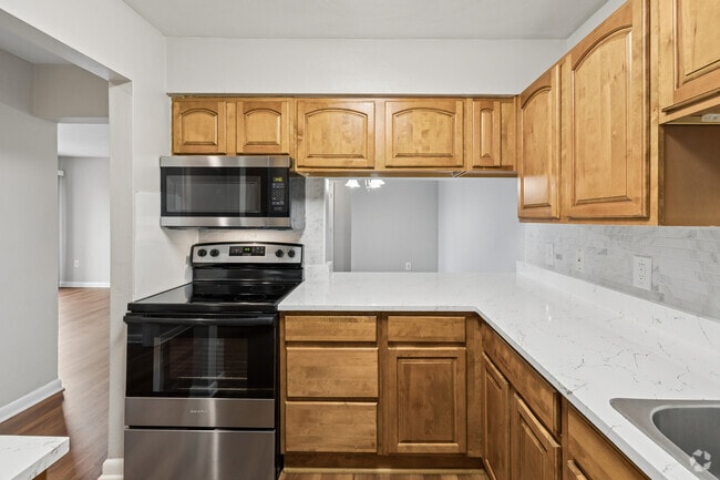 2BR, 2BA - 990SF - Kitchen - Barrington Apartments