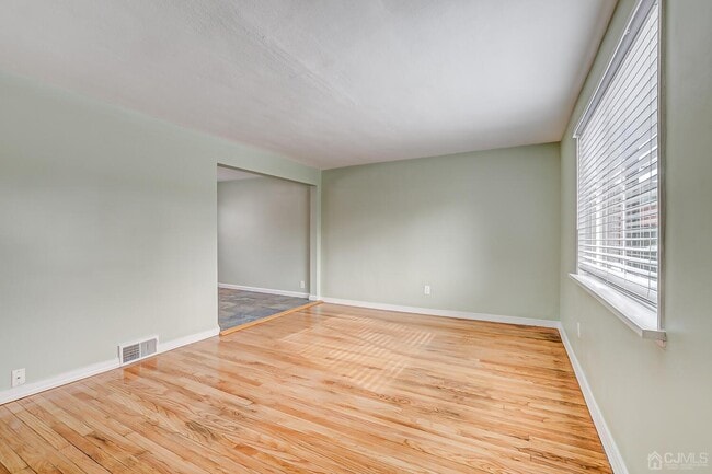 Building Photo - 206 Newman St