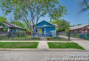 Foto principal - 1505 W Craig Pl