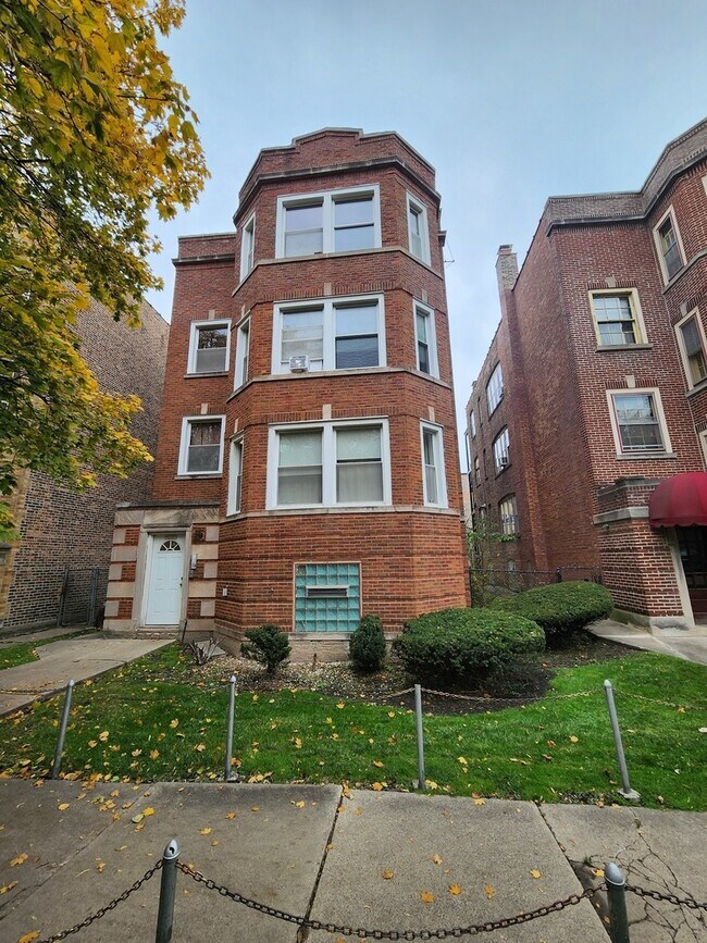 Building Photo - 8223 S Drexel Ave