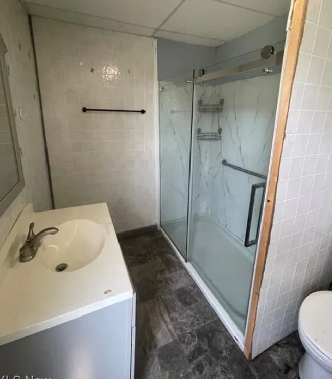 Building Photo - Charming and Well-maintained Single-Family Home