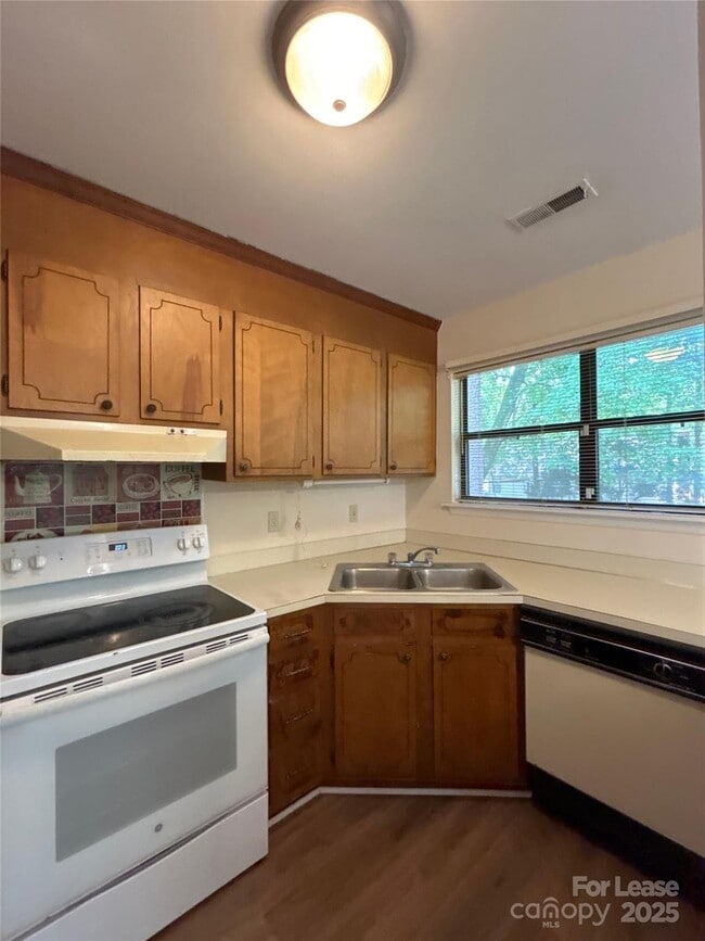 Building Photo - 6506 Doubletree Dr