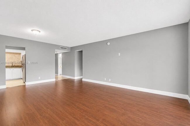 Building Photo - 5961 N Falls Cir Dr