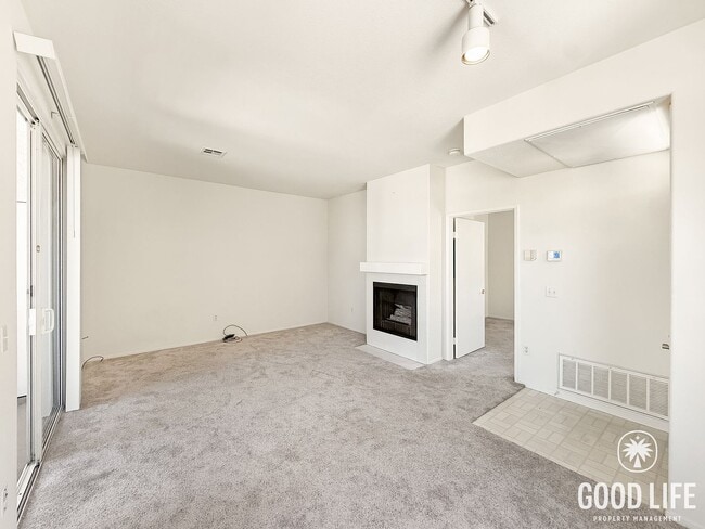 Foto del edificio - Great 1 BR/1 BA in the Mirabella community of Mira Mesa!