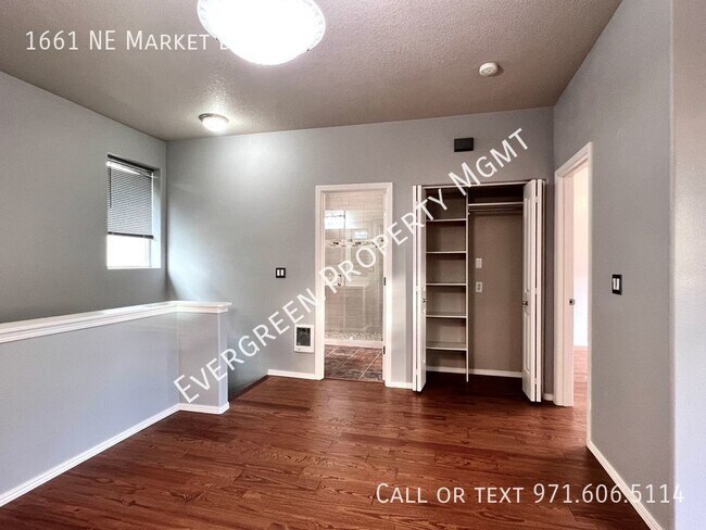 Foto del edificio - 1 BDR 1 BTH in Beautiful FAIRVIEW VILLAGE ...