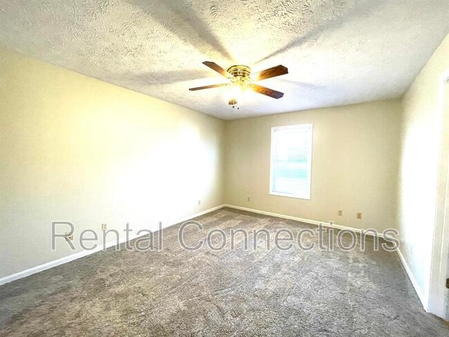 Foto del edificio - 703 Joseph Ln