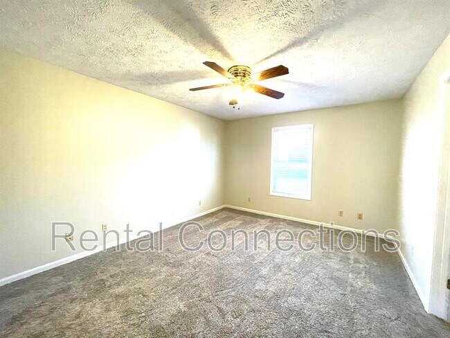 Building Photo - 703 Joseph Ln