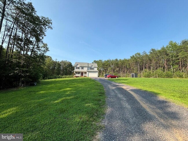 Foto del edificio - 16209 Round Hill Rd