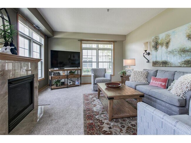 Foto del edificio - 2100 Old School Rd