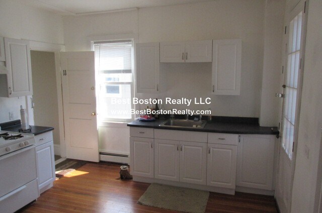 Building Photo - 63 Dana St