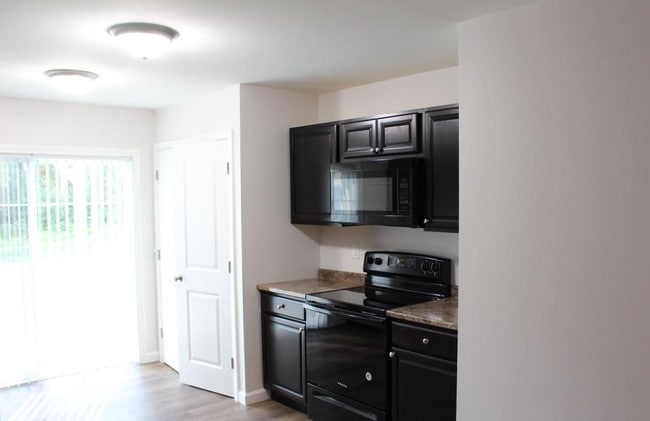 Building Photo - 40 Horseback Rd