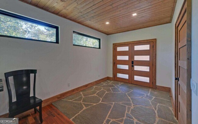 Building Photo - 675 Freedom Heights Dr