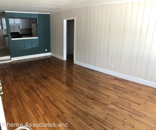Building Photo - 525 26th St