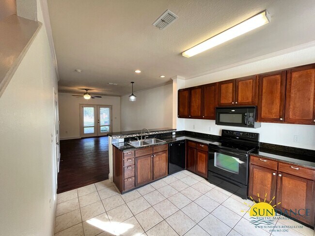 Building Photo - Beautiful Townhouse in The Verandas at Fre...