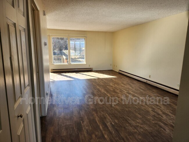 Building Photo - 2325 W Foothills Dr