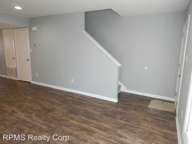 Foto del edificio - 7949 Shady Oak Trl