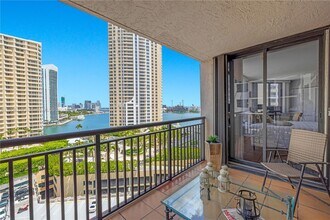 Building Photo - 540 Brickell Key Dr