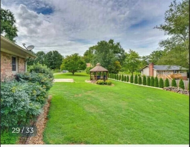 Building Photo - 100 Arphenia Dr