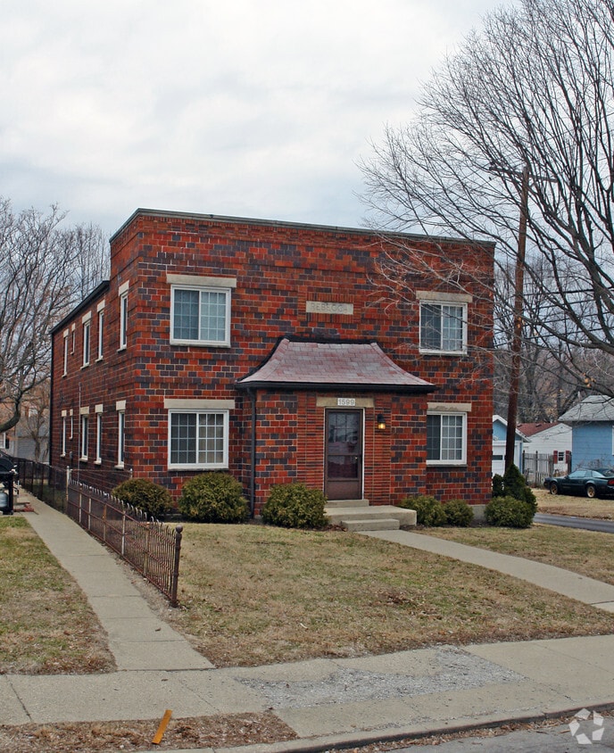 Primary Photo - 1599 Bowman Ave