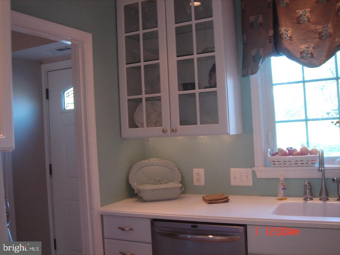 Primary Photo - 56-B Leeds Ct