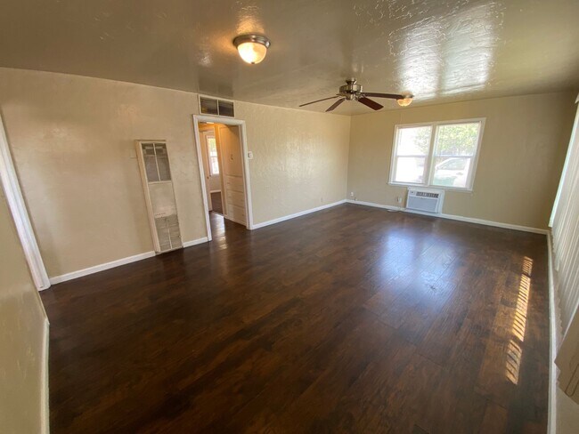 Building Photo - Charming 2 bedroom Reedley home for rent!