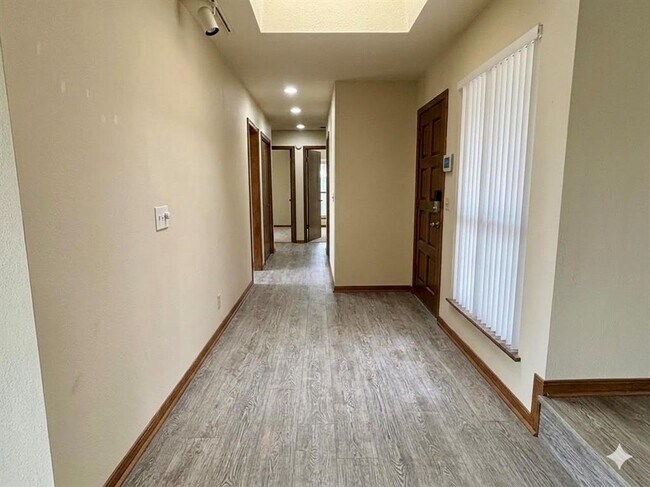 Foto del edificio - 3626 Trinidad Dr