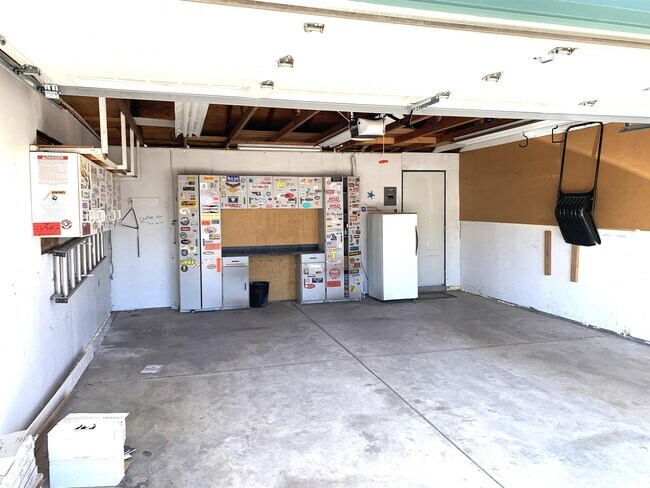 Photo - 347 Poppy St House