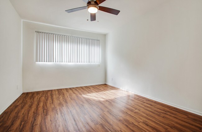Building Photo - 11611 Chenault St