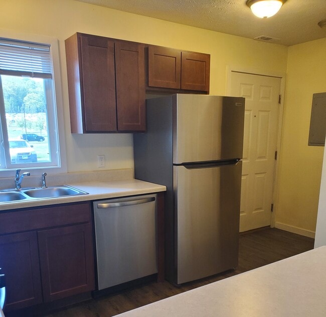 Building Photo - 3865 Vale Dr