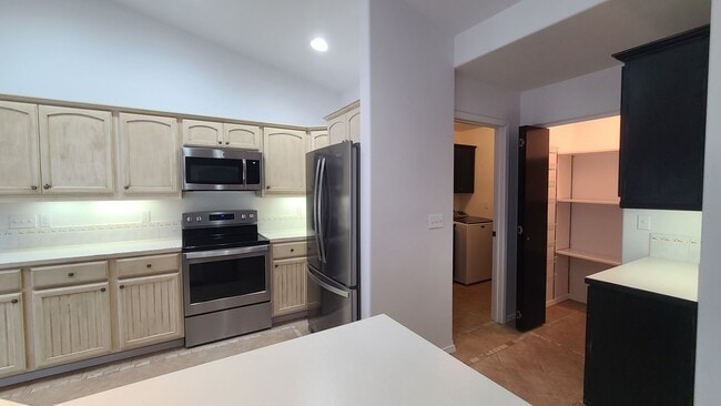 Building Photo - $2,100 - 2 Bed / 2 Beautiful House in Nort...